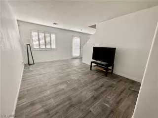 Photo #1: 2528917 Listing