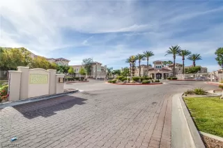 Photo #1: 2528942 Listing