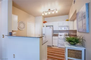 Photo #5: 2528942 Listing