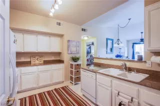 Photo #6: 2528942 Listing