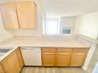 Photo #6: 2528975 Listing 