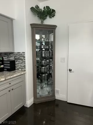 Photo #3: 2529052 Listing