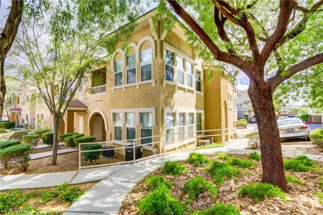 MLS: 2529082 Condo For Sale