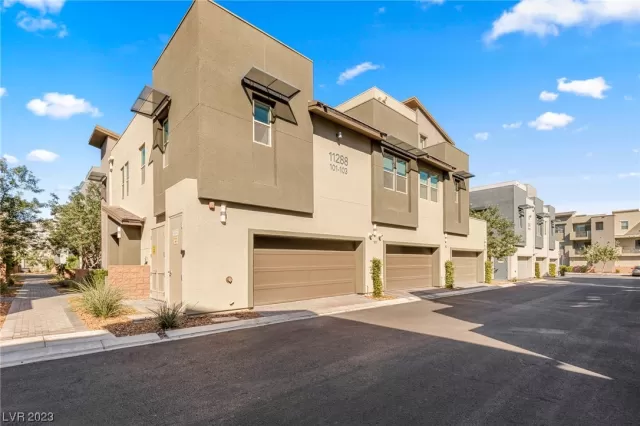 MLS: 2529109 Condo For Sale