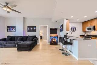 Photo #5: 2529134 Listing