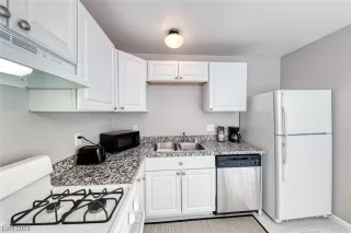 Photo #5: 2529215 Listing