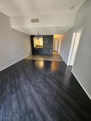 Photo #5: 2529288 Listing 