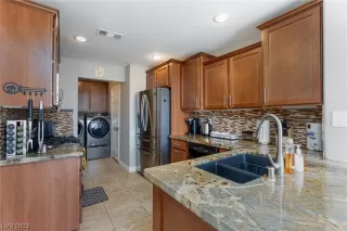 Photo #6: 2529298 Listing