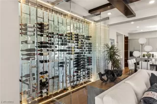 Photo #4: 2529434 Listing