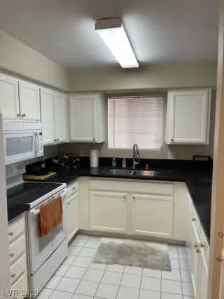 Photo #3: 2529461 Listing