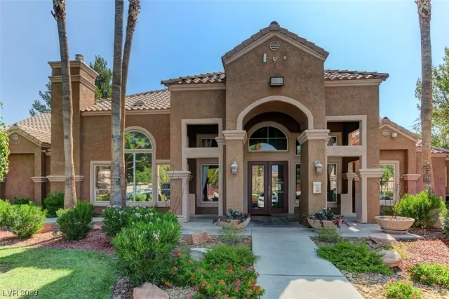 MLS: 2529527 Condo For Sale