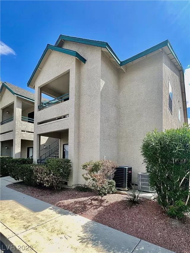 MLS: 2529536 Condo For Sale