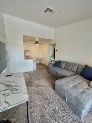 Photo #5: 2529536 Listing 