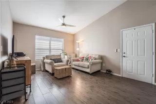 Photo #6: 2529565 Listing