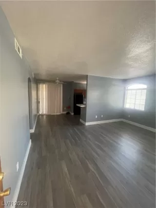 Photo #3: 2529568 Listing