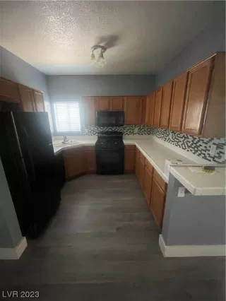 Photo #5: 2529568 Listing