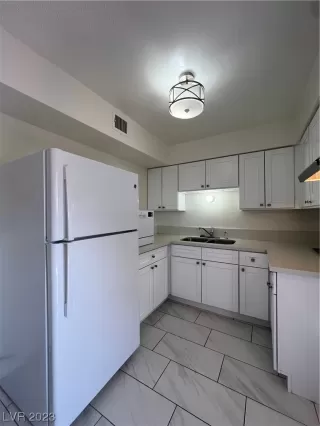 Photo #4: 2529616 Listing 