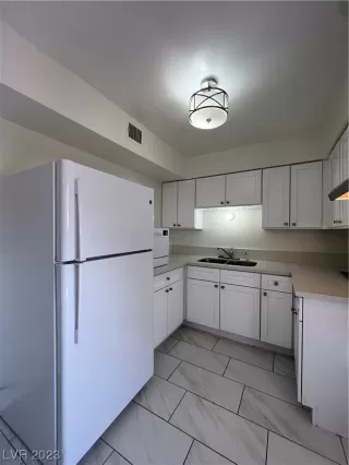 Photo #5: 2529616 Listing 