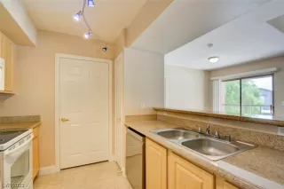 Photo #5: 2529631 Listing