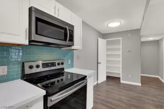 Photo #2: 2529661 Listing