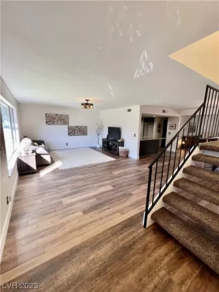 Photo #6: 2529699 Listing