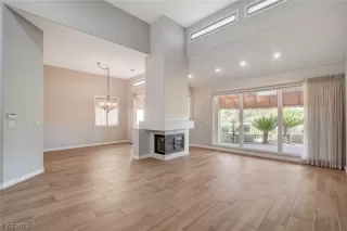 Photo #5: 2529719 Listing