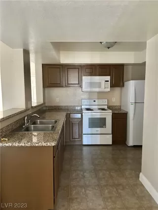 Photo #5: 2529757 Listing 