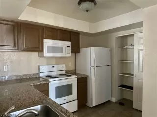 Photo #6: 2529757 Listing 