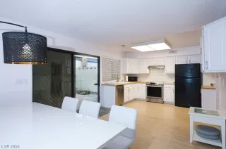 Photo #3: 2529802 Listing