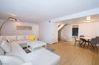 Photo #4: 2529802 Listing