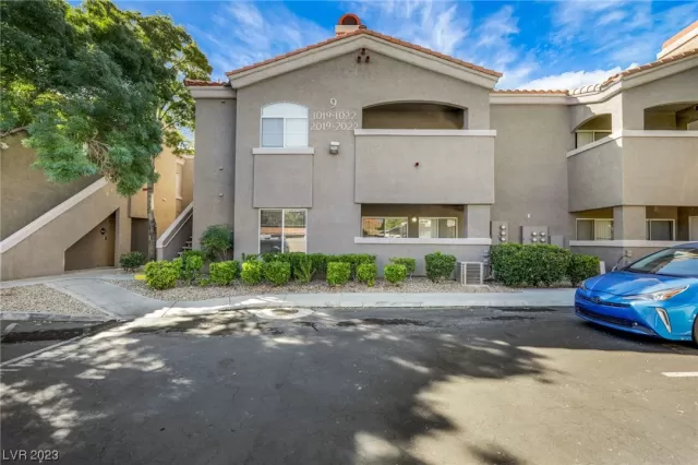 MLS: 2529812 Condo For Sale