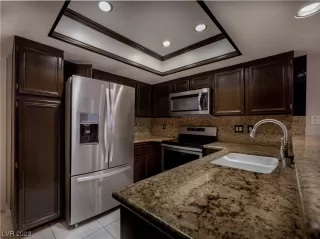 Photo #5: 2529891 Listing