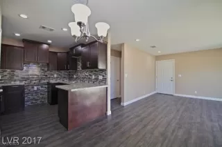 Photo #2: 2529955 Listing