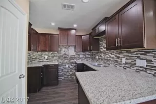 Photo #3: 2529955 Listing