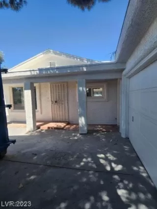 Photo #2: 2529977 Listing