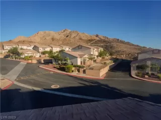 Photo #3: 2530004 Listing