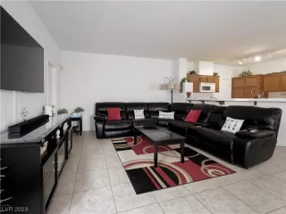 Photo #4: 2530004 Listing