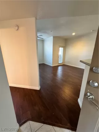 Photo #3: 2530055 Listing 