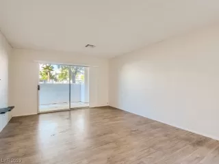 Photo #2: 2530109 Listing