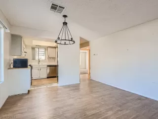 Photo #3: 2530109 Listing