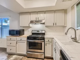 Photo #4: 2530109 Listing