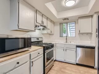 Photo #5: 2530109 Listing