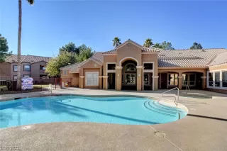 Photo #5: 2530141 Listing