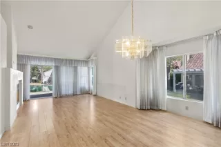 Photo #2: 2530159 Listing