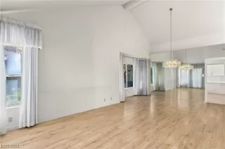 Photo #5: 2530159 Listing