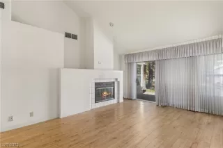 Photo #6: 2530159 Listing