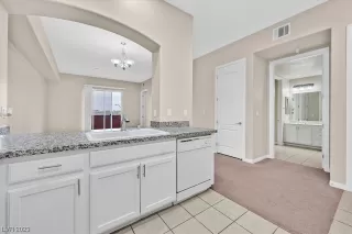 Photo #5: 2530166 Listing