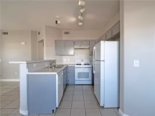 Photo #2: 2530176 Listing