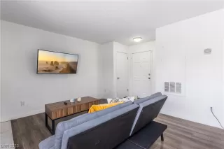 Photo #4: 2530182 Listing