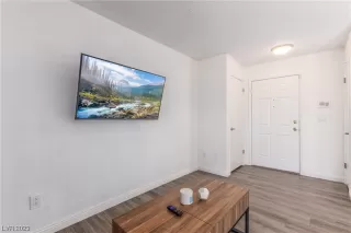 Photo #5: 2530182 Listing